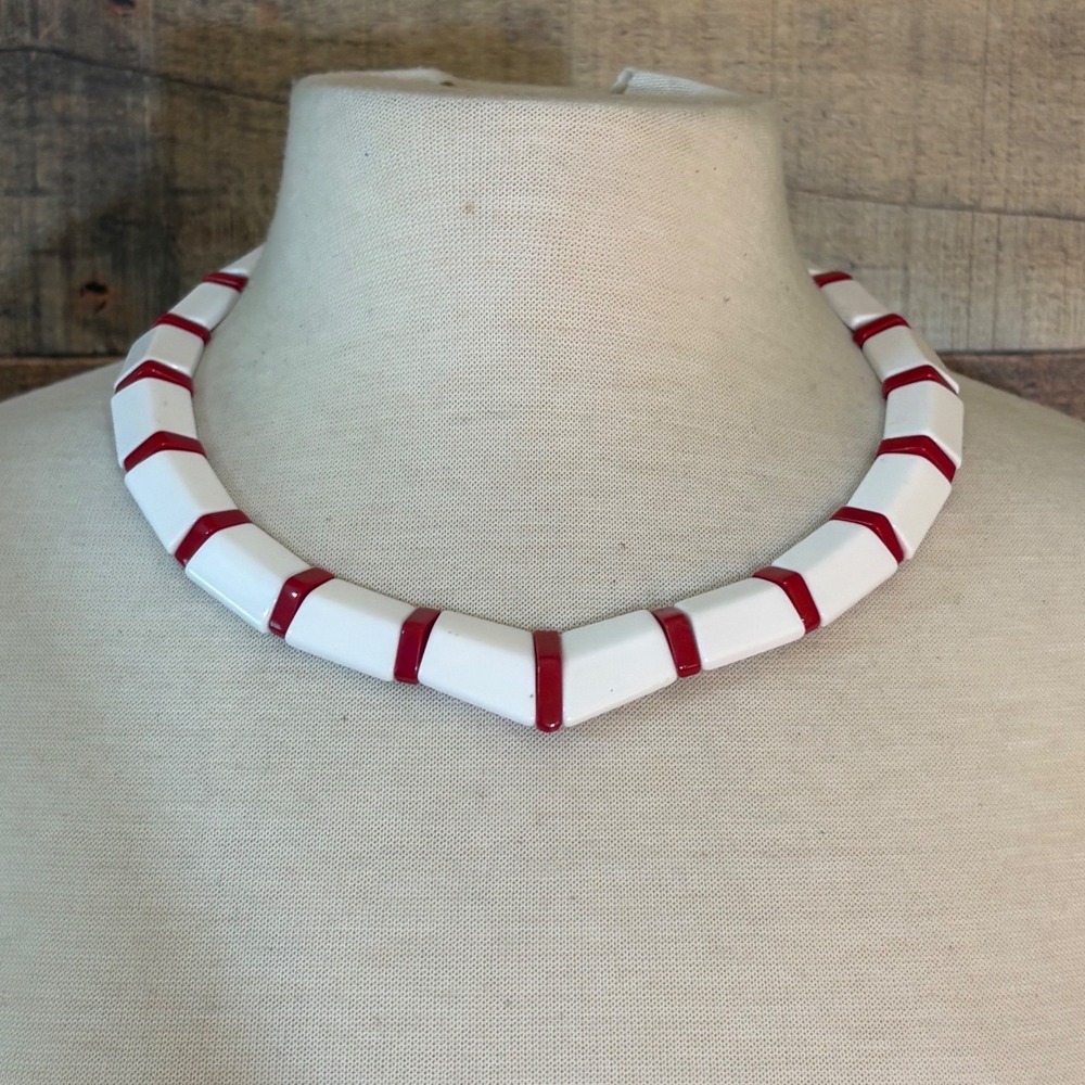 Vintage Mod Red White Geometric Block Choker Necklace Barrel Clasp
